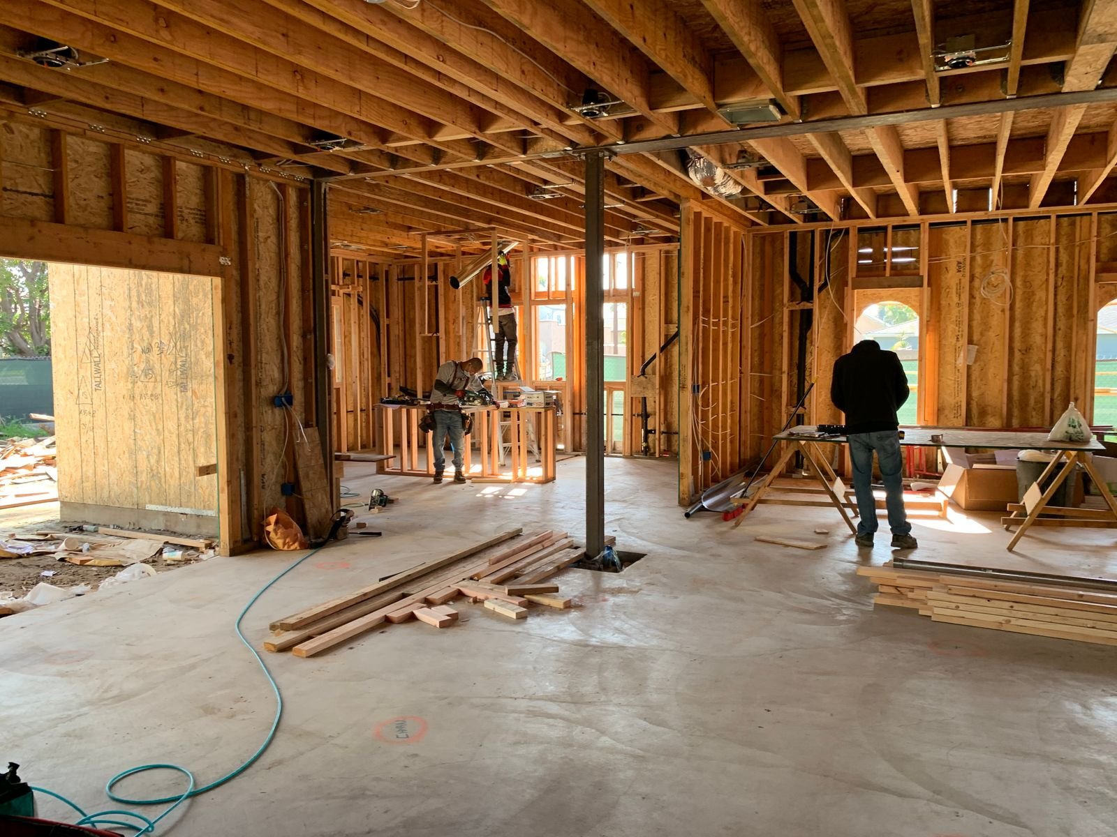 Verbouwing van een gebouw-interieur met houten ribben